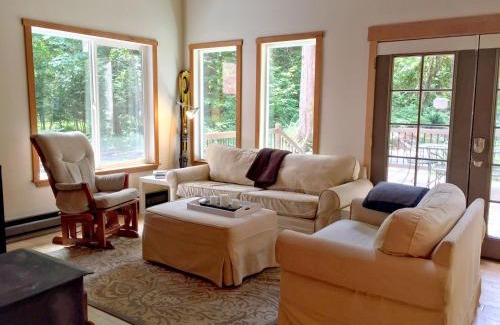 Glacier House | Cabin 99 is a Charming Cabin with a hot tub and Pet Friendly