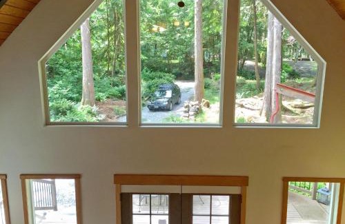 Glacier House | Cabin 99 is a Charming Cabin with a hot tub and Pet Friendly