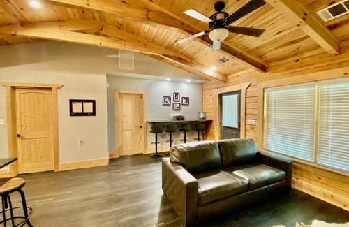 Emory House | Cabin at Chitt's Creek