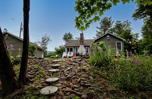 Tannersville House | Cabin by the Creek with private creek access