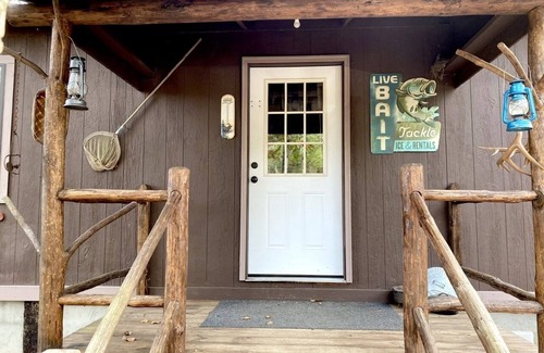 New Castle House | Cabin by the River