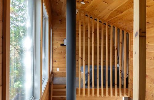 Saint-Aime-du-Lac-des-Iles Ski Chalet | Cabin N1 Les Grand'Pares Lake view Jacuzzi