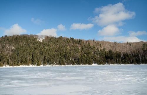Saint-Aime-du-Lac-des-Iles Ski Chalet | Cabin N1 Les Grand'Pares Lake view Jacuzzi