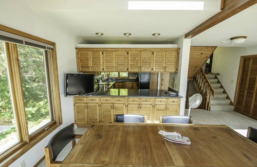 Redgranite House | Cabin Fever! Bully's Pearl Lake, WIFI Netflix