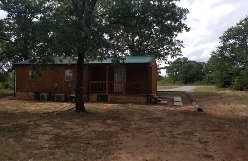Albany Cabin | Cabin for two on 160 Acres,less than 20 min from Choctaw Casino Durant OK