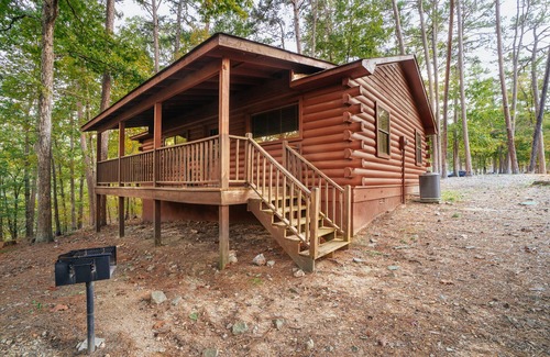 Royal Cabin | Cabin G at Safe Harbor Brady Mountain on Lake Ouachita!