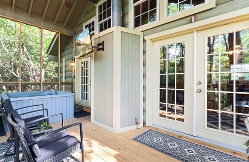 Sautee Nacoochee Cabin | Cabin Getaway Hot Tub + Deck Near Helen