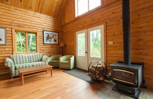 Saint-Paul-de-Montminy Ski Chalet | Cabin in the Appalachian Hiking Trails