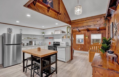 Long Pond Cabin | Cabin in Long Pond! Gameroom, Pool Table!