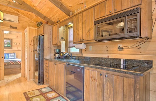 Mill Spring House | Cabin in Mill Spring Near Parker-Binns Winery