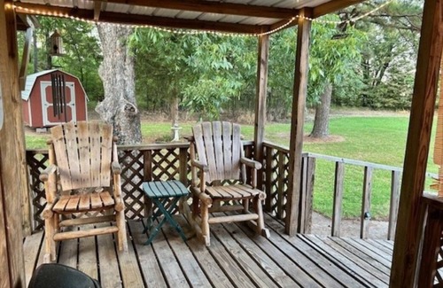 Ashdown Cabin | Cabin in the middle of town, near the amenities,but hidden on a dead end street.