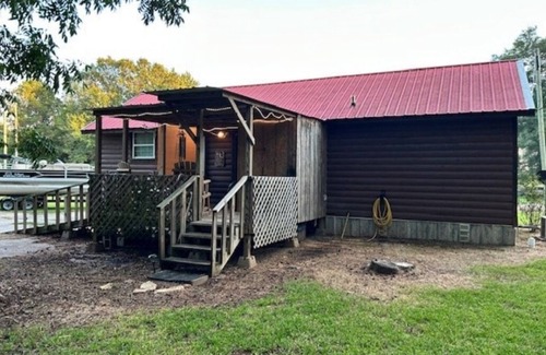 Ashdown Cabin | Cabin in the middle of town, near the amenities,but hidden on a dead end street.
