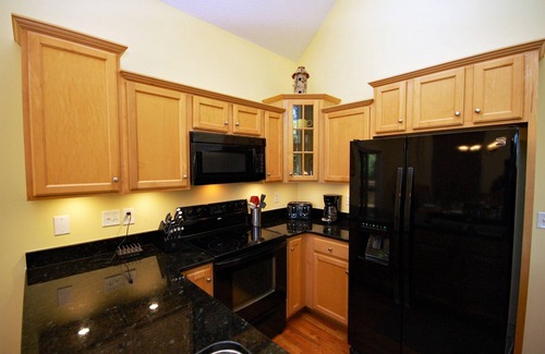 Asheville Cabin | Cabin in the mountains only 2.2 miles to downtown or a 10 dollar Uber ride.