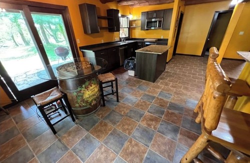 Madison Cabin | Cabin in the Vineyard. Very private!