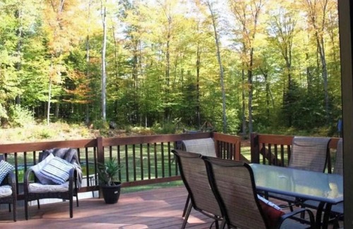 Munising Cabin | Cabin in the woods, 10 minutes to Pictured Rocks! Peaceful and cozy getaway