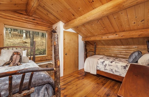 Indian Paintbrush Cabin | Cabin in The Woods - Wilson, WY
