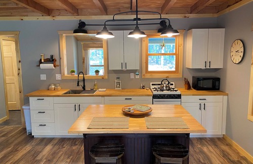 Coloma Cabin | Cabin in the woods with wrap around porch