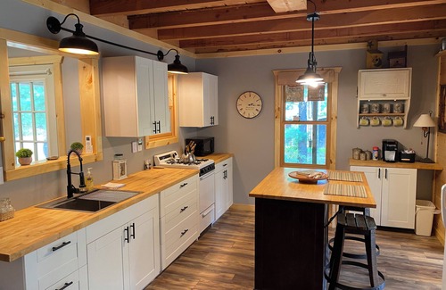 Coloma Cabin | Cabin in the woods with wrap around porch