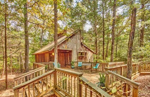 Van Zandt County House | CABIN in Woods, Pet Friendly, Accessible