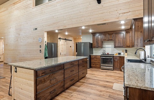 Mammoth Creek Cabin | Cabin Lodge at Panguitch Lake Sleeps 18, wifi, good roads, year round access