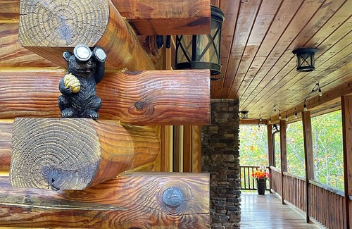 Deep Gap Cabin | Cabin log home w view, hot tub, game room. Community pool 4 bedroom Sleeps 10-12
