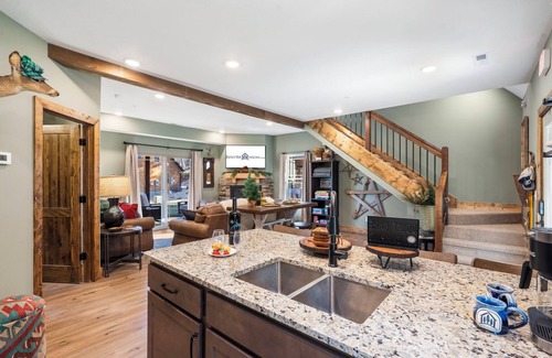 Branson Cabin | Cabin Near Table Rock Lake-Firepit-Pvt Hot Tub-Ultimate Community Amenity Experience-Free Tickets