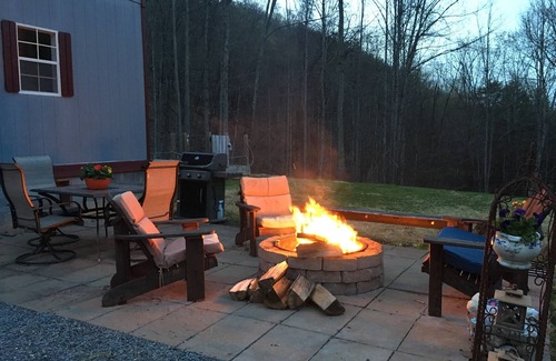 Caldwell Cabin | Cabin Neighboring Greenbrier State Forest