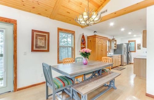 Rogers Cabin | Cabin on Beaver Lake w/Views & Furnished Deck!
