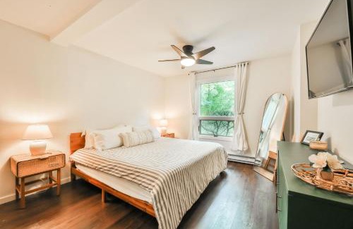 Hunter Apartment | Cabin on Hunter Mtn Seasonal Pool Access w Panoramic Views Hike Swim Fish Relax