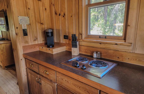Mazama Cabin | Cabin on the Creek - stream side Mazama retreat