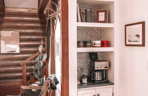 Sulphur Cabin | Cabin on the Rocks