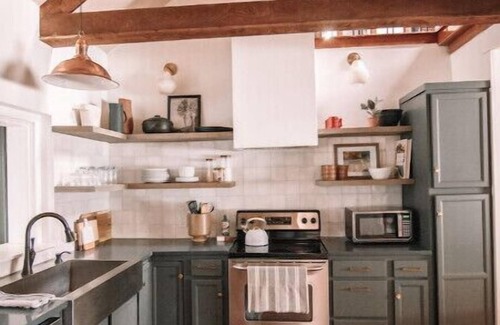 Sulphur Cabin | Cabin on the Rocks