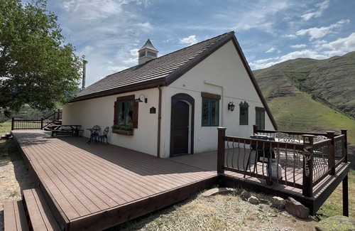 White Bird Cabin | Cabin overlooking Salmon River south of White Bird - Family friendly + Starlink!