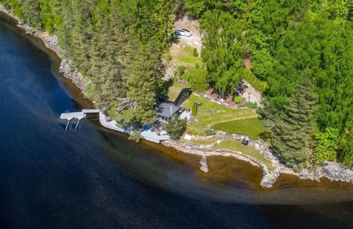 Seljord Cabin | Cabin pearl at Seljordsvatn with its own annex, jetty, private beach and boat