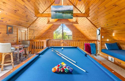Sevierville House | Cabin Retreat - Private Hot Tub & Pool Table