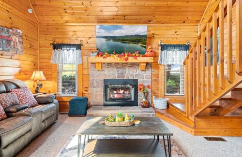 Sevierville House | Cabin Retreat - Private Hot Tub & Pool Table