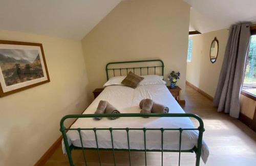 Ross-on-Wye House | Cabin Sleeps 4 with Garden & Free Parking