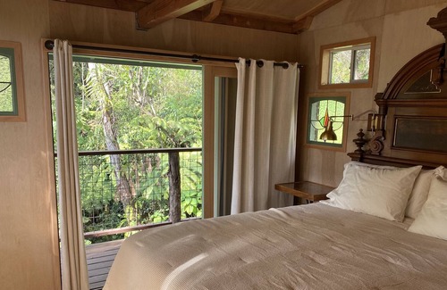 Kailua-Kona Cabin | Cabin Treehouse in the Hawaiian Cloud Forest