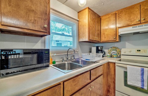 Steinhatchee Cottage | Cabin w/Fire Pit, Walk to Steinhatchee River!