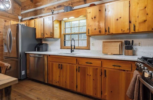 Dial House | Cabin w Lux Gym Firepit Game Room and Playground!