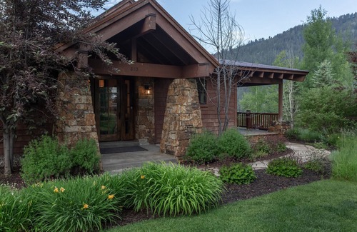 Hoback Junction House | Cabin with Club Access - Snake River Sporting Club