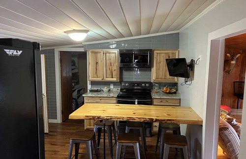 Higgins Lake Cabin | Cabin with Hot tub. Close to Higgins Lake