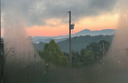 Sevierville Cabin | Cabin with Lake & Mountain Views! Lake access! Pigeon Forge, Gatlinburg!