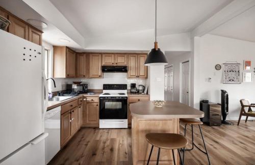 Berkeley Springs Ski Chalet | Cabin Wraparound Deck, WiFi, Grill, Dog-Friendly!
