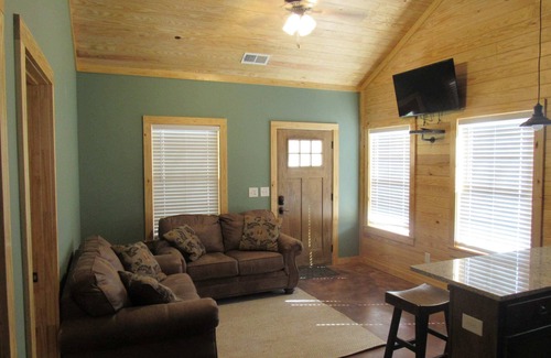 Wilsonville Cabin | CABINS OF LAY LAKE AT BEESWAX CABIN #5