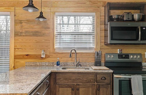 Wilsonville Cabin | Cabins of Lay Lake at Beeswax Cabin #4