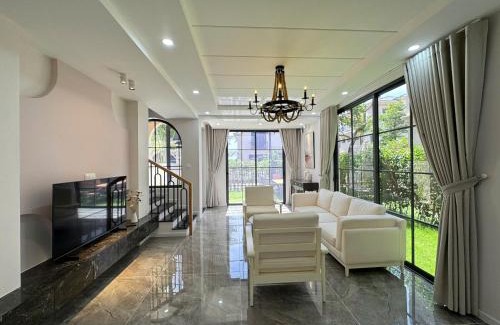 Duong To Villa | Cabo villa 3 bedrooms with public pool