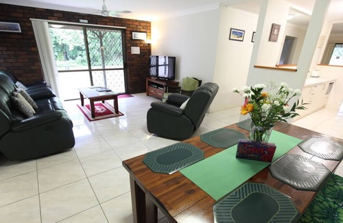Bellmere House | Caboolture Holiday Home: Gateway to Australia's Sunshine Coast Queensland