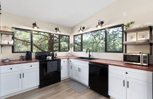 West Sedona House | Cactus Casita: Prime Location, Walk to Trails