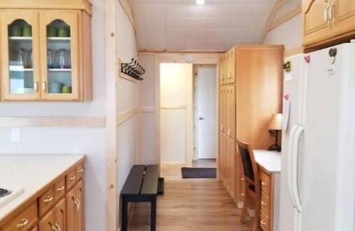 Whiteshell Cottage | Caddy Lake Beach House - Waterfront Beach Access!